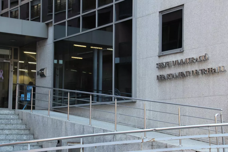 La façana del servei d'Immigració.